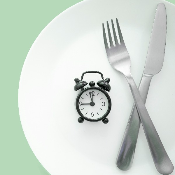 Prerušované hladovanie (intermittent fasting) …viac než spálené kalórie (5 min. čítania)